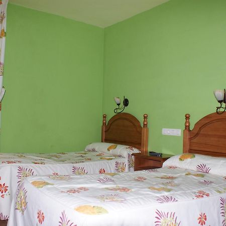 Hostal Carazo Торкемада Экстерьер фото