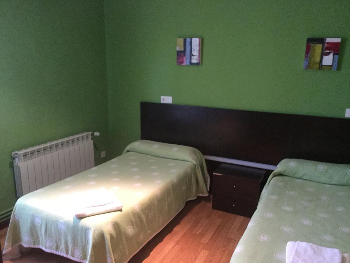 Hostal Carazo Торкемада Экстерьер фото