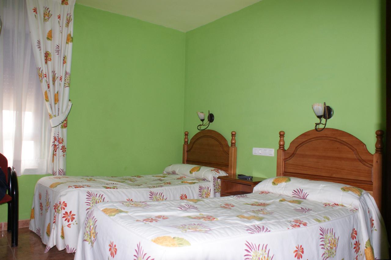 Hostal Carazo Торкемада Экстерьер фото