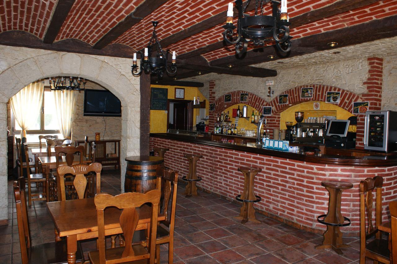 Hostal Carazo Торкемада Экстерьер фото