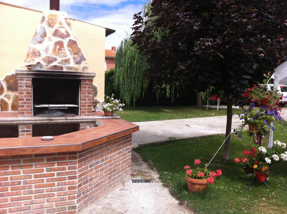 Hostal Carazo Торкемада Экстерьер фото