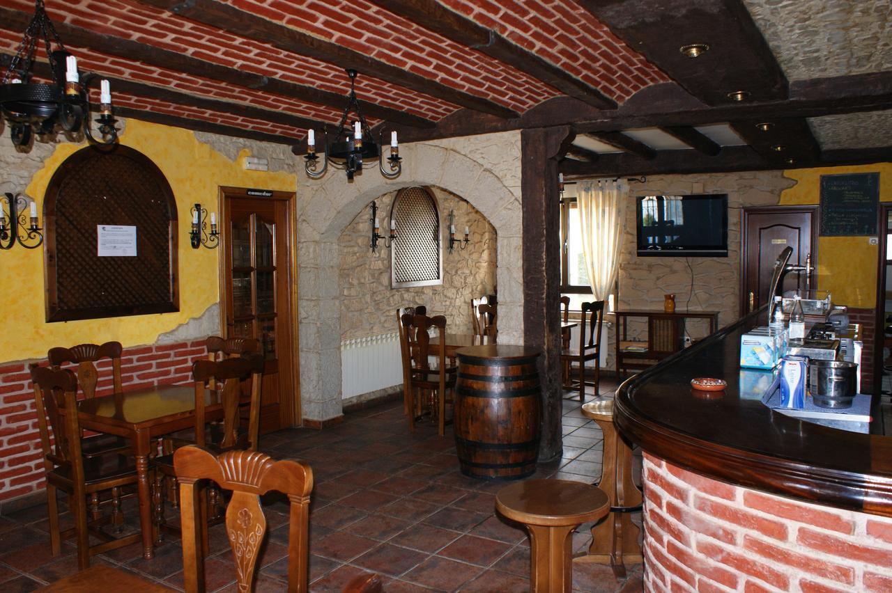 Hostal Carazo Торкемада Экстерьер фото