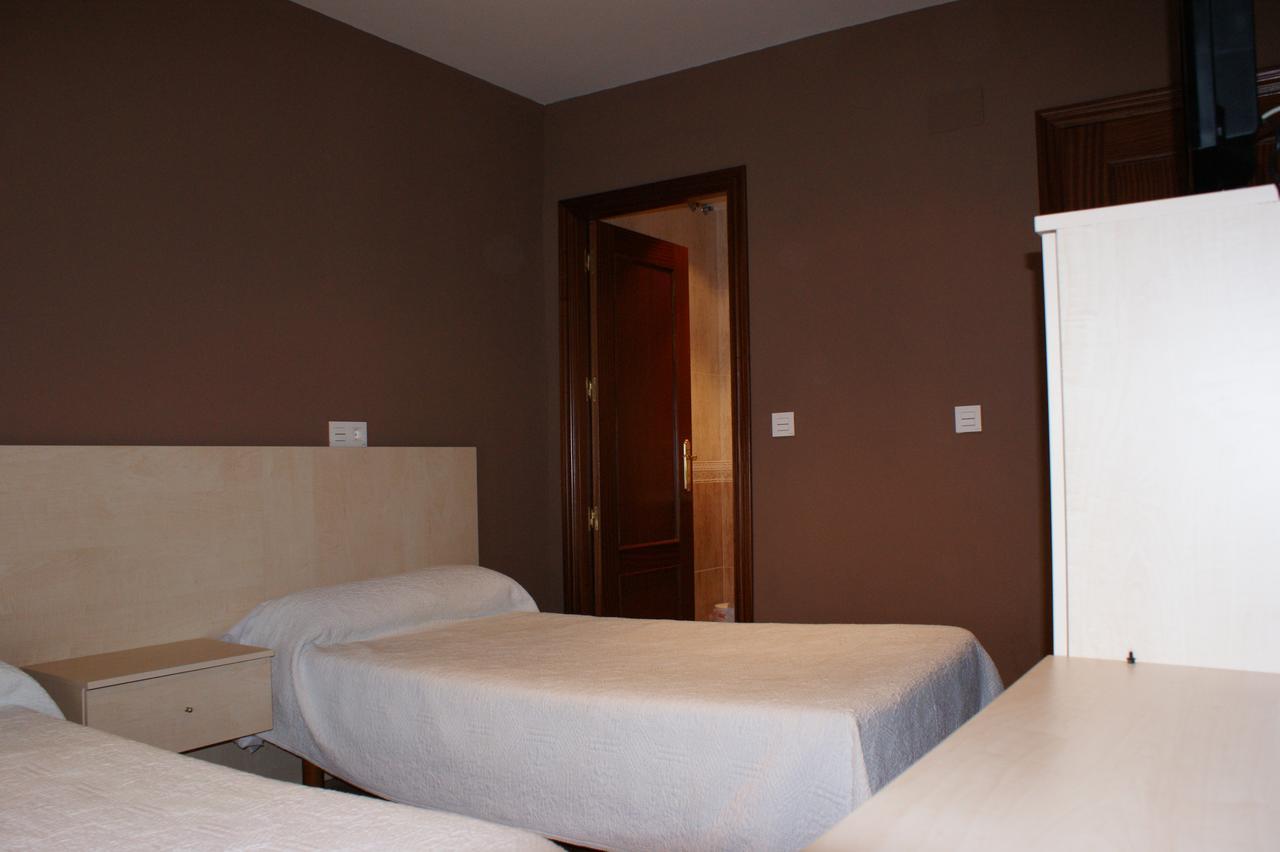 Hostal Carazo Торкемада Экстерьер фото